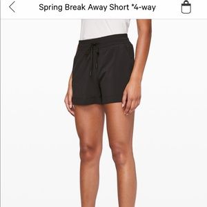 Lululemon size 6 Spring Break Away Shorts (Black)